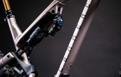 COMMENCAL META TR BRONZE -magasin de vélo 22METATRALC10371C 03 2000