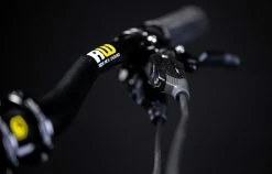 COMMENCAL META TR PEARL VIOLET 13 COMMENCAL META TR PEARL VIOLET -magasin de vélo 22METATRALC1508 02 2000