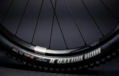 COMMENCAL META TR PEARL VIOLET 19 COMMENCAL META TR PEARL VIOLET -magasin de vélo 22METATRALC1508 08 2000