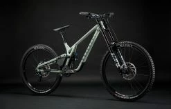 COMMENCAL SUPREME DH V5 ESSENTIAL HERITAGE GREEN 13 COMMENCAL SUPREME DH V5 ESSENTIAL HERITAGE GREEN -magasin de vélo 22SUPV5R 02 2000