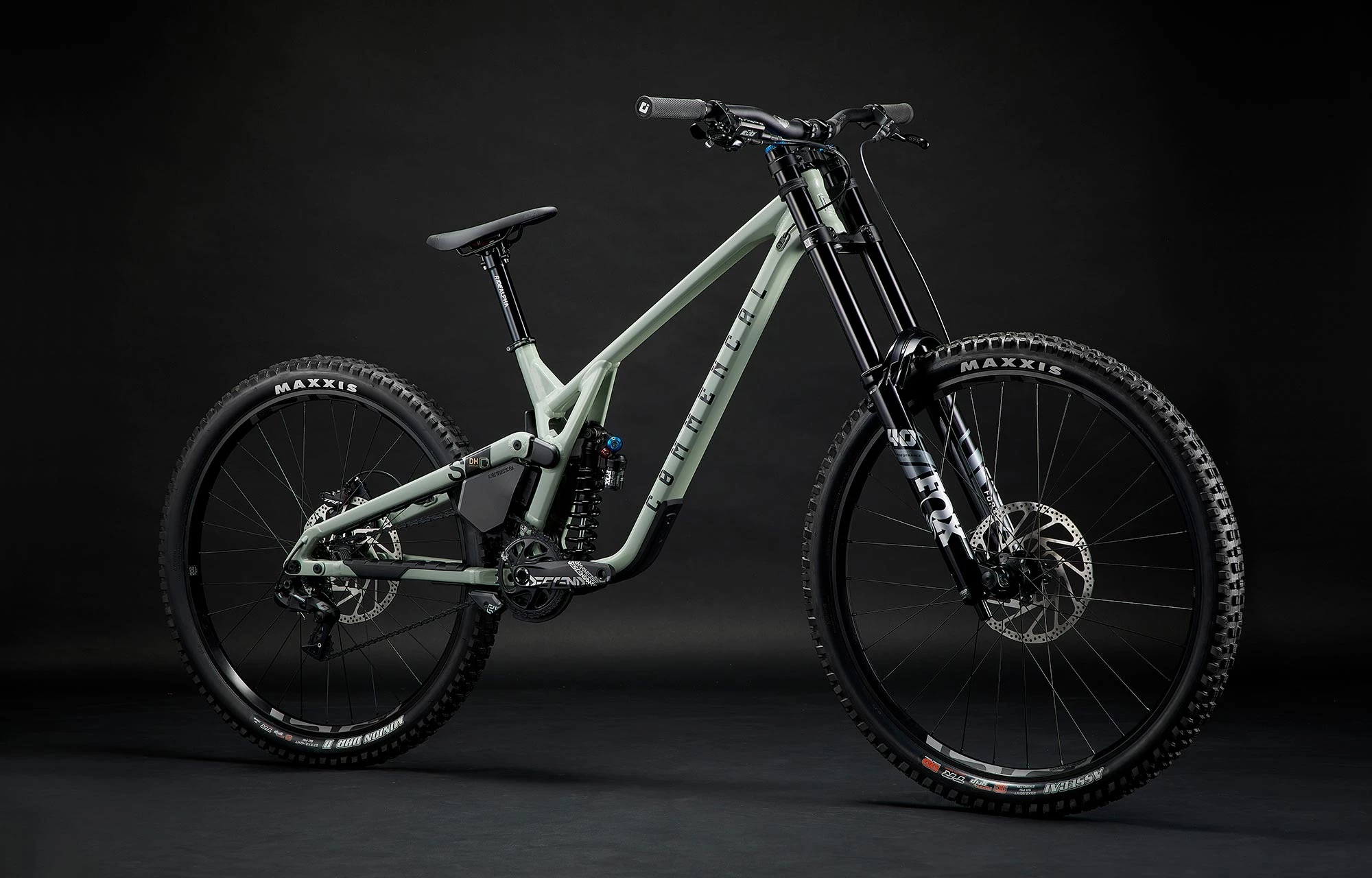 COMMENCAL SUPREME DH V5 ESSENTIAL HERITAGE GREEN 5 COMMENCAL SUPREME DH V5 ESSENTIAL HERITAGE GREEN – Image 3