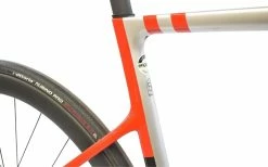 Vélo Route CANNONDALE SuperSix EVO Carbon Disc Ultegra Di2 Gris/Rouge - 2022 -magasin de vélo velo route cannondale supersix evo carbon disc ultegra di2 grisrouge 2022 4